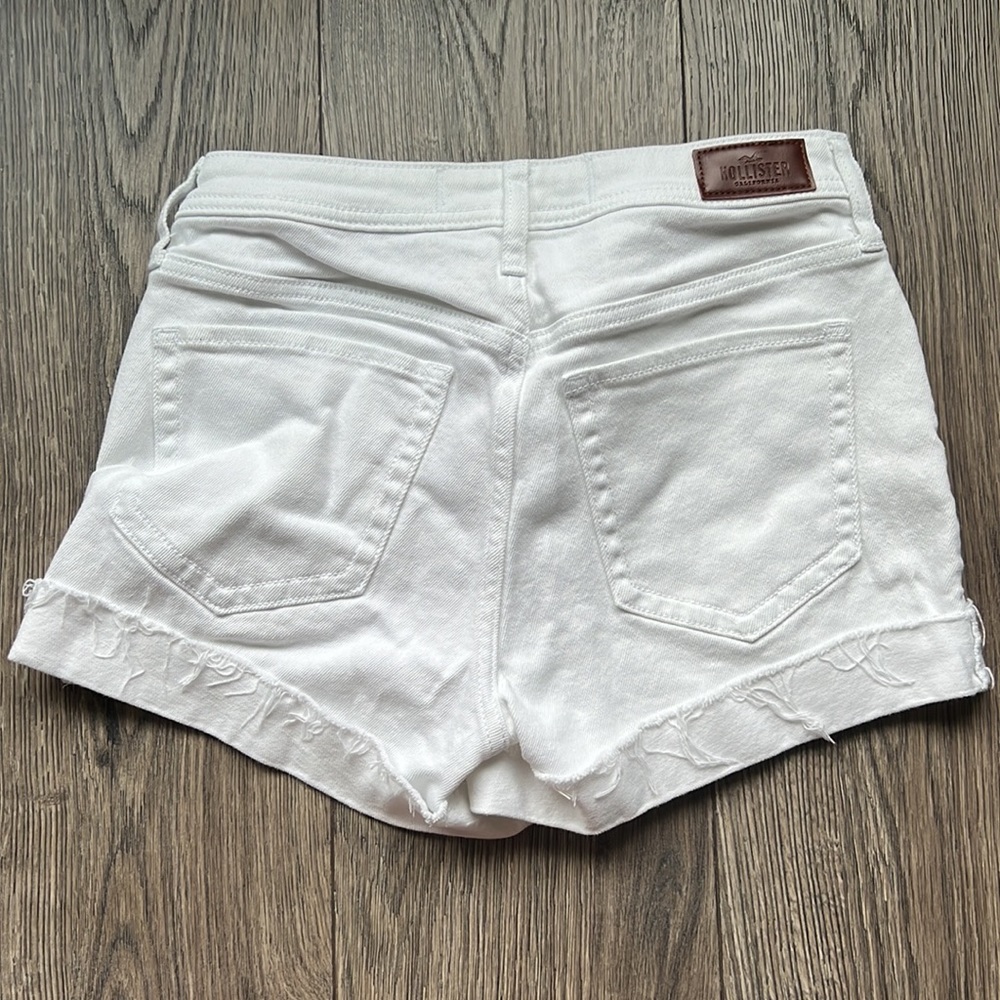 Hollister High Rise Mom Short - Picture 2 of 3